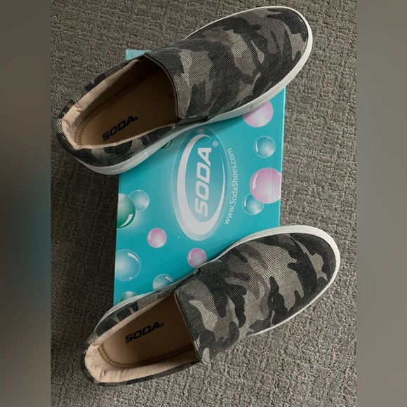 Camouflage Slip on Platform Sneakers Size 10 - Picture 10 of 11
